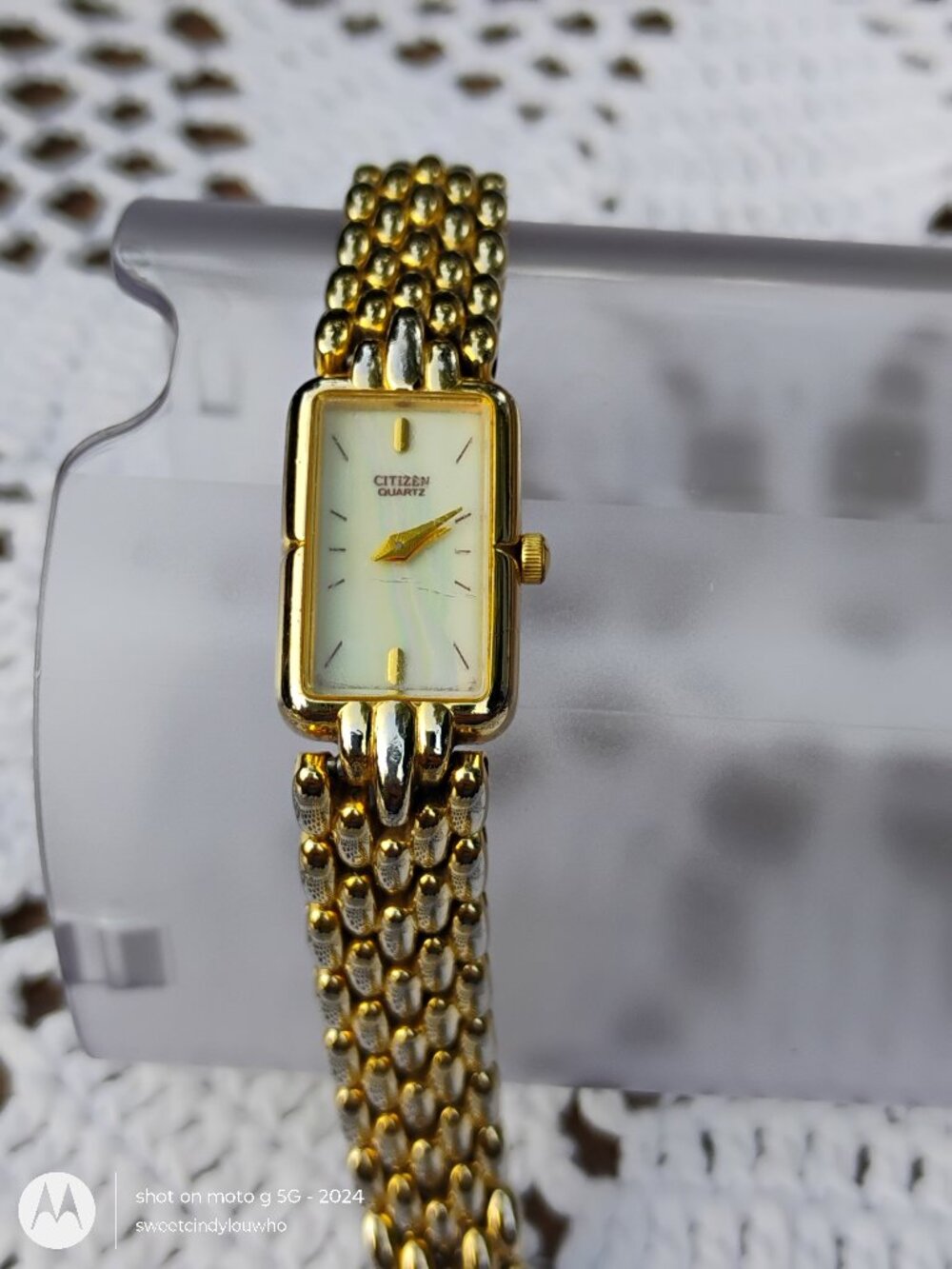 Citizen quartz women's wrist watch mother of pearl face link band vintage 1990s